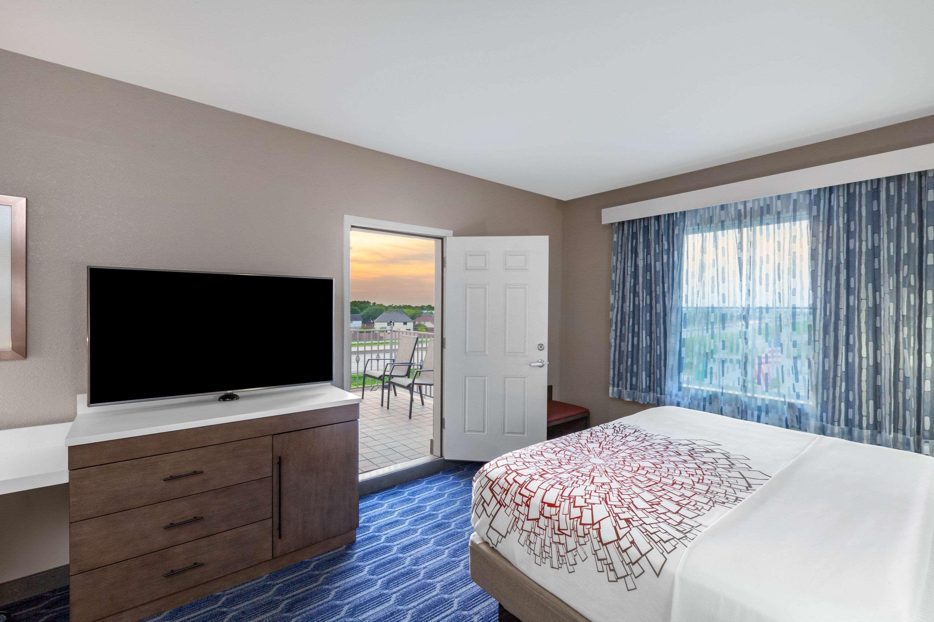 La Quinta By Wyndham Houston Channelview Cloverleaf Exterior photo