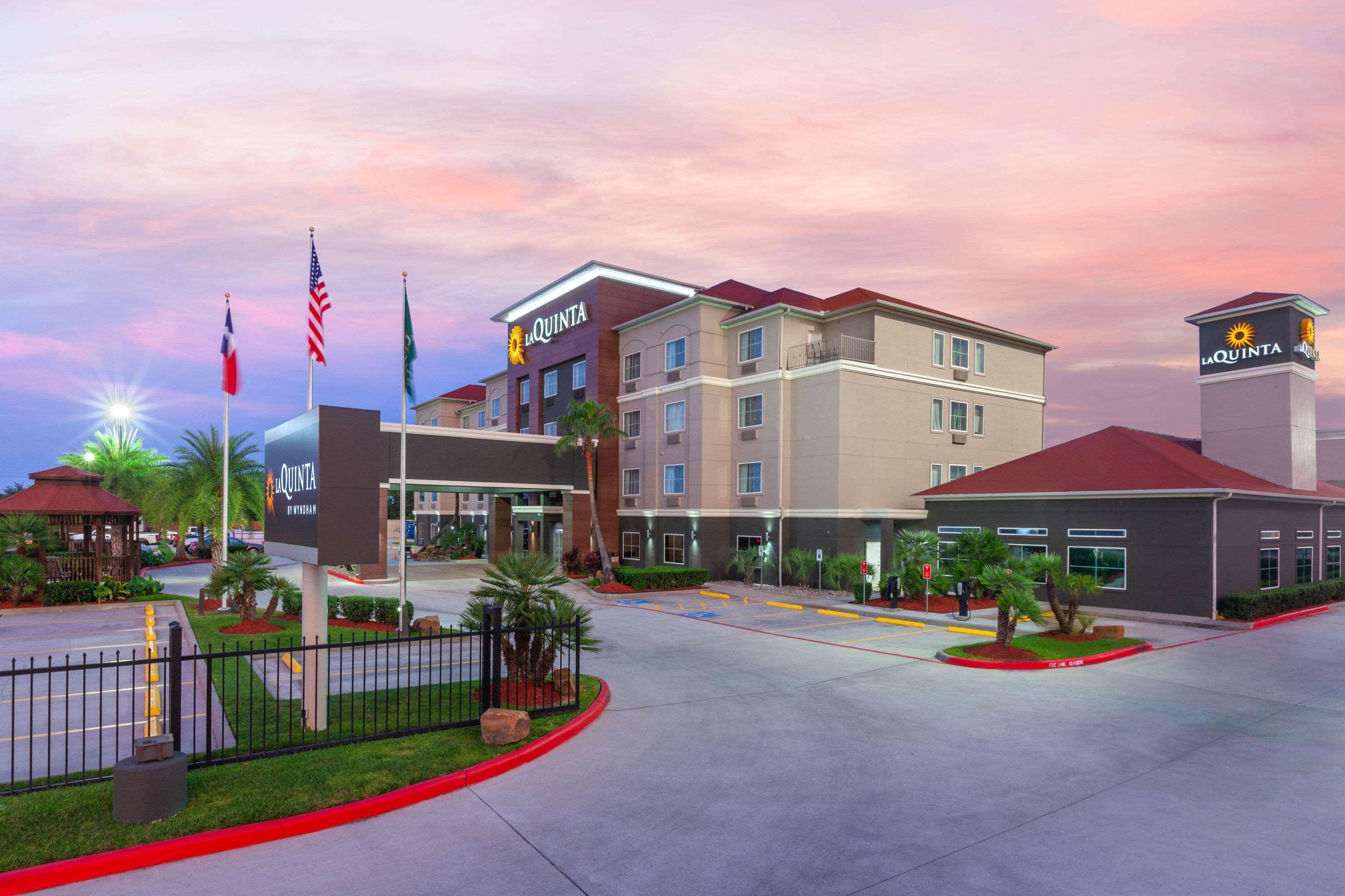 La Quinta By Wyndham Houston Channelview Cloverleaf Exterior photo