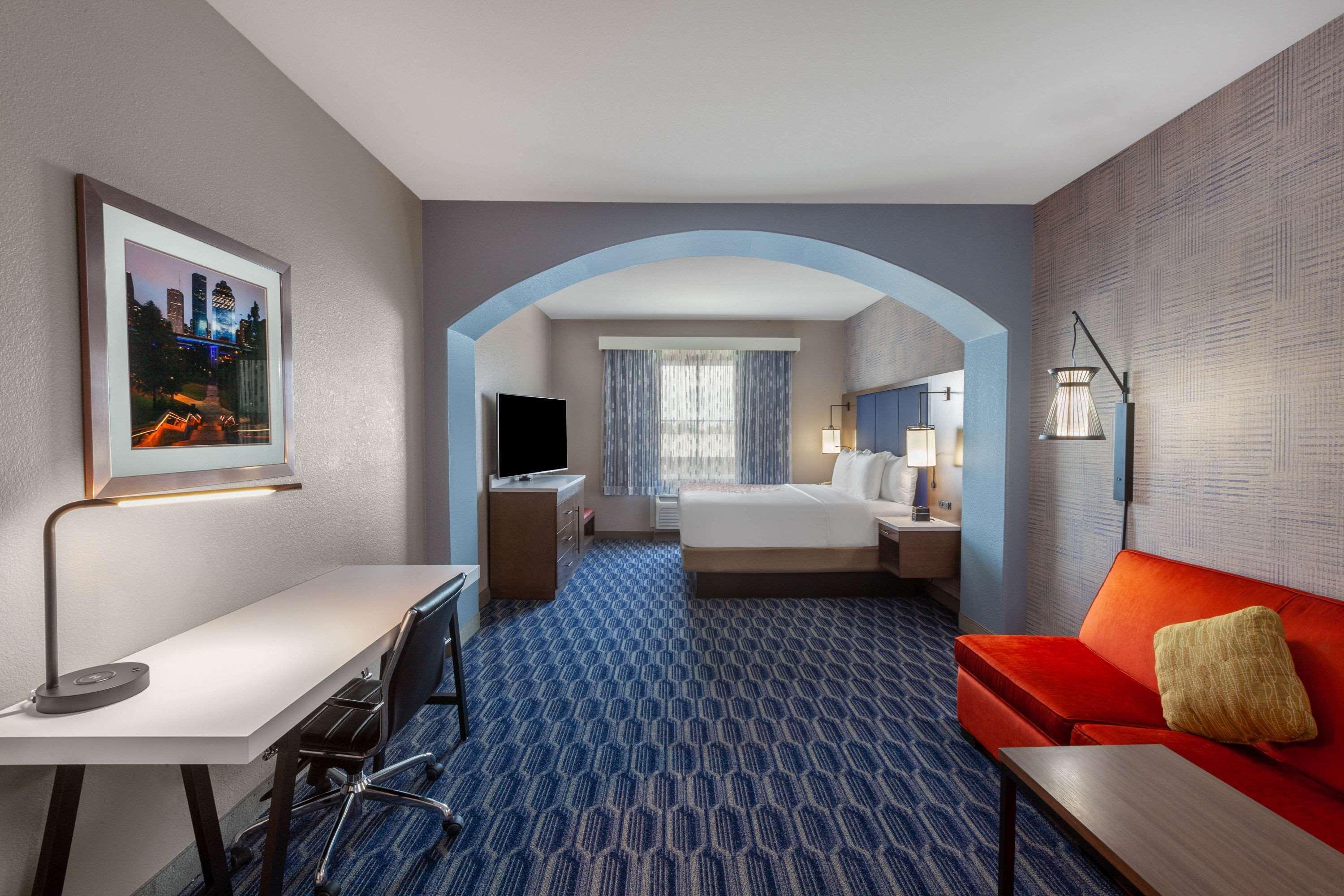 La Quinta By Wyndham Houston Channelview Cloverleaf Exterior photo